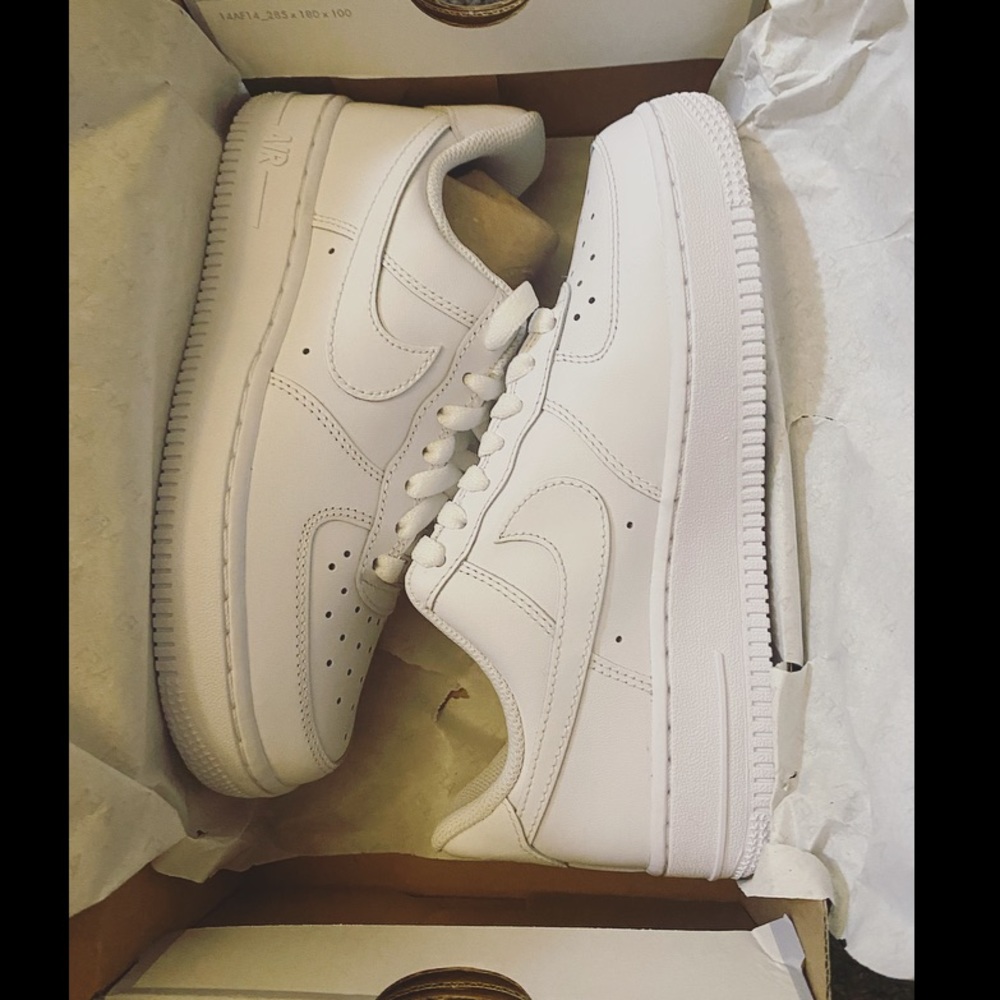 Brand new Nike Air Force 1 ‘07 Women 5.5